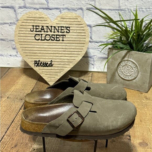 Birkenstock Birkis Boston
Suede Taupe clog ladies 7 mens 5 - Picture 2 of 13